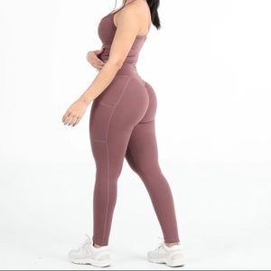 For The Peach Scrunched Pocket Leggings - Mauve